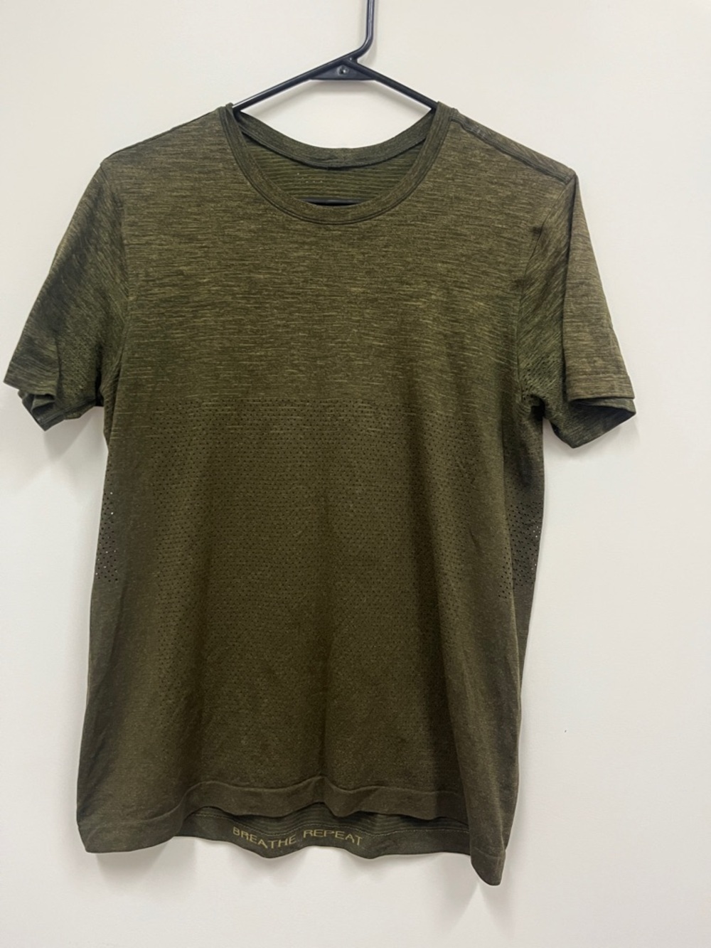 Men's Lululemon Olive Metal Vent Tech  Performance Tee - size M